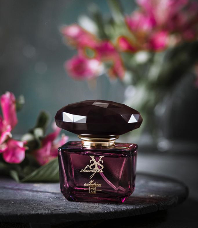 28.jpg ادو پرفیوم زنانه شمیاس مدل ورساچه کریستال نویر (Versace Crystal Noir) حجم ۳۵ ml - Image 1