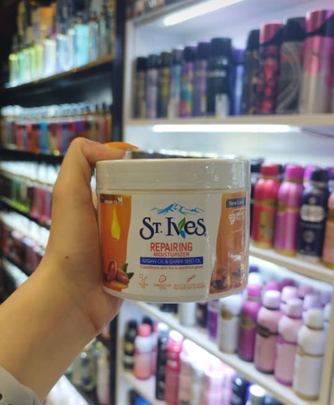 Screenshot_20231119-211301_WhatsApp.jpg کرم مرطوب کننده حاوی روغن آرگان و هسته انگور اس تی.ایوز - Image 1