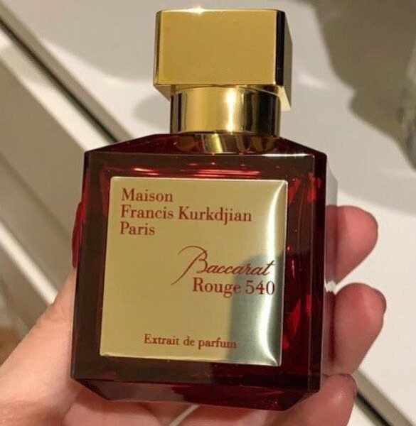 ادکلن باکارات،رژ قرمز